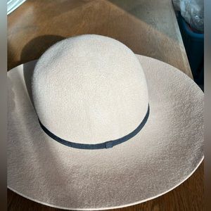 Express 15” across, 💯% wool, khaki tan, floppy brim hat.